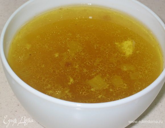 Если образовалось много бульона, то его лучше слить в отдельную емкость (он очень вкусный), чтобы кочаны немного поджарились 