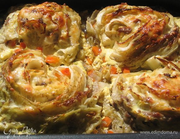 Посыпать сверху тертым сыром и запекать еще 10 минут