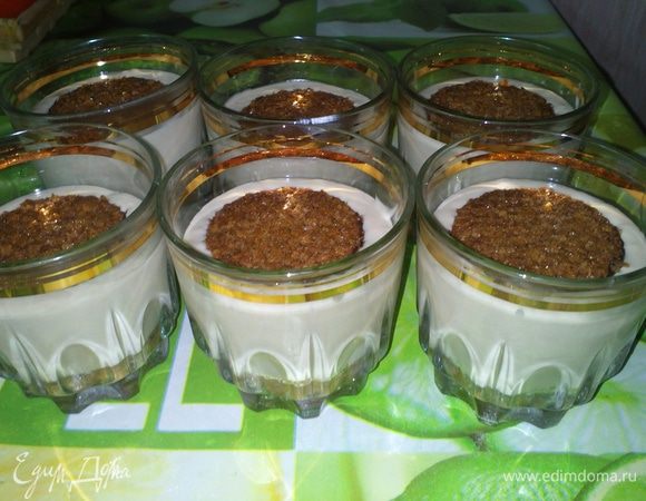 Украшаем наши пироженки и отправляем на 2-3 часа в холодильник. Приятного аппетита)))