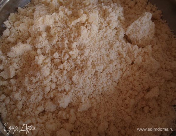1,5 стакана муки размять со 75 г масла.