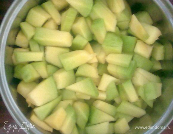 Тыкву очистить, порезать и отварить. 