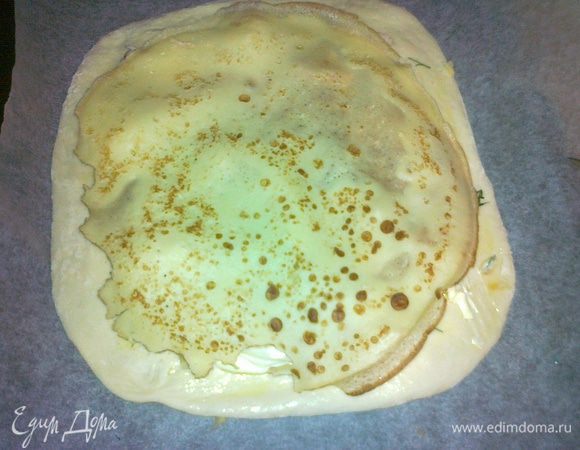 сверху накрыть блинчиком