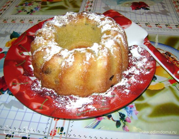 Выпекаем апельсиновый кекс в заранее прогретой духовке при температуре 170-180 градусов около 20-30 минут. Хорошо пропеченный кекс долежн иметь характерный золотистый цвет и при протыкании кекса зубочисткой последняя должна выходить из них сухой.
 ПРИЯТНОГО АППЕТИТА!