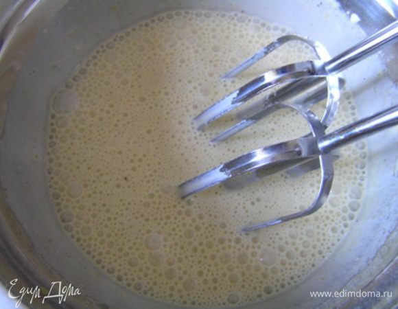 Взбивать еще пару минут. Оставить смесь на 2-3 часа в холодильнике, чтобы мука разошлась.