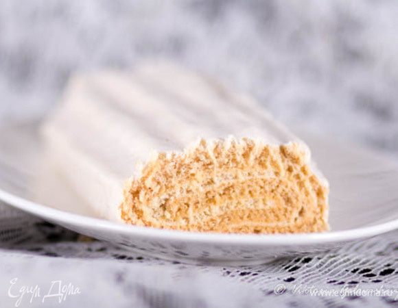 Пастилу лучше хранить в закрытой емкости в холодильнике. Хотя мы умяли ее моментально и хранить ее не пришлось :)))))))