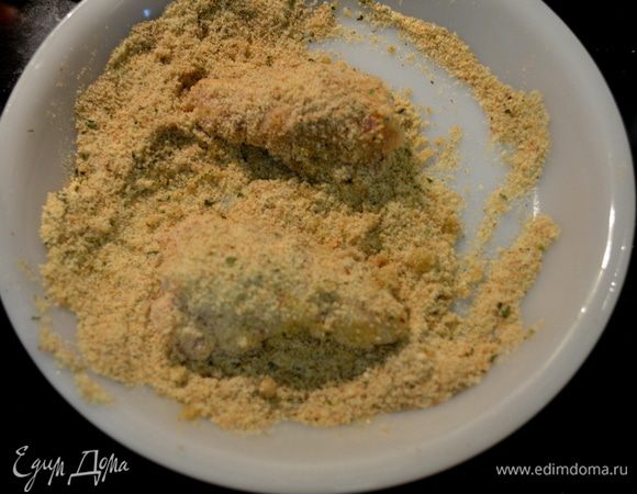 Затем в хлебную крошку.