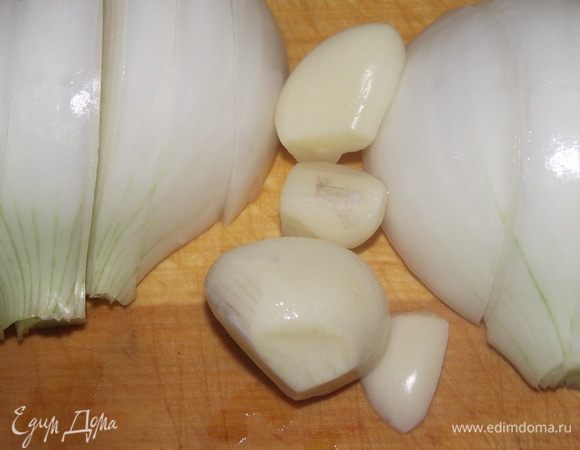 Для этого блюда нужно было еще 1 большая луковица и чеснок