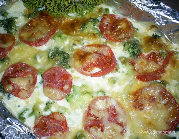 Запеканка вкусна и в теплом и в холодном виде. Холодная отлично режется на кусочки и держит форму. Подавать с овощами. Приятного аппетита!