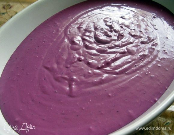 Форму смазываем сливочным маслом, переливаем массу сказочного цвета. Духовка 180 гр 45 мин.