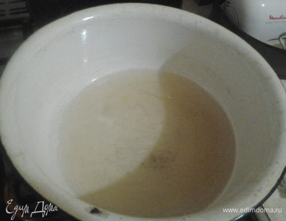 Суфле
Предварительно замочите желатин или агар-агар в 150 г воды. Воду с разбухшим желатином поставьте на небольшой огонь и при постоянном помешивании доведите до кипения, дождитесь полного растворения желатина