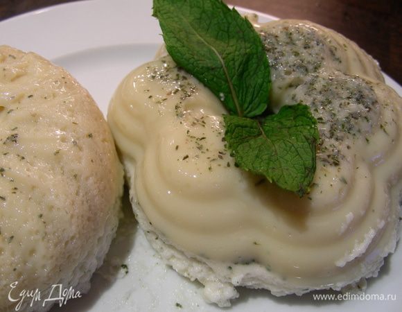 Подаем десерт, украсив листиками мяты, можно еще и немного лимонной цедры добавить. Приятного аппетита)