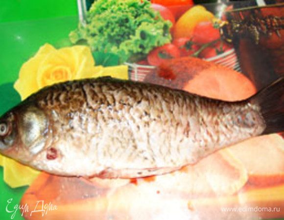 Рыбу почистить и разделить на порционные куски. Из головы и плавников сварить бульон(100-150 мл).