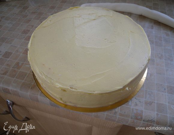 Покрыть кремом.