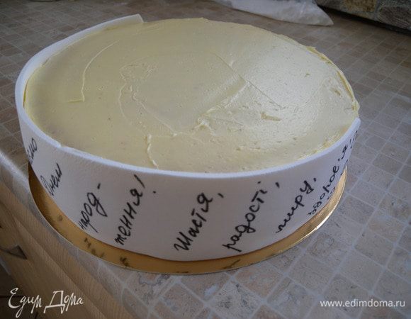 Прикрепляем к боковушке торта