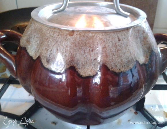 Накрыть крышкой. Отправить в духовку при 200С до закипания, а потом опустить температуру до 160-170 и томить пару часов :-). 