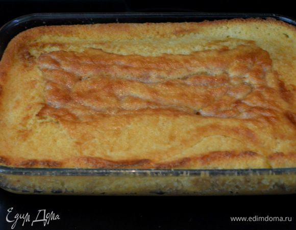 Смазать прямоугольную форму слив. маслом.Вылить тесто в нее. Поставить в разогретую духовку на 180гр.Примерно на 30мин.проверяем центр зубочисткой.Дать остыть.