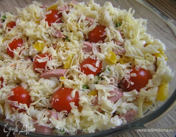 посыпать оставшимся сыром.