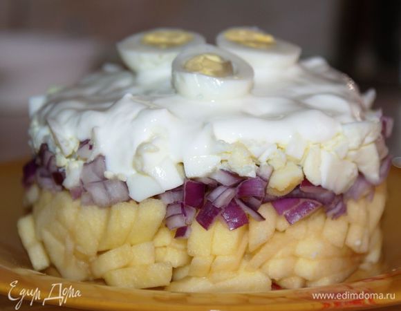 Сверху заправить натуральным йогуртом. 