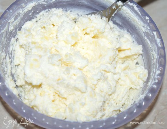 Одну картофелину растолочь со сливочным сыром.
