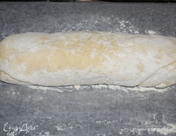 Аккуратно свернуть рулетом.
