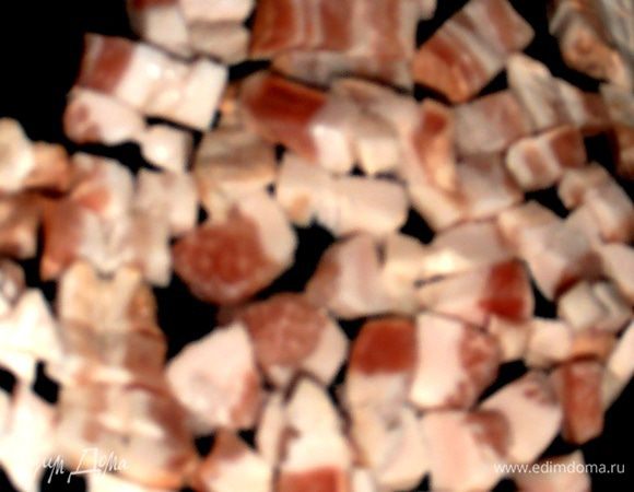 Мелко нарезаем мясо...