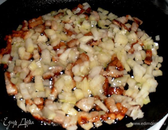 Слегка обжариваем с мясом.