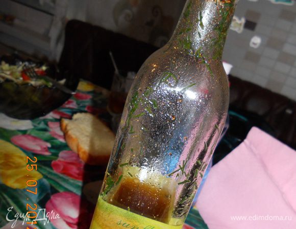 теперь об масле-в одну мисочку положить все специи и нарезать туда мелко веточки тмина и укропа,а также чеснок через пресс,масло прокалить,но не дать закипеть и залить им наши специи,перемешать аккуратно ложечкой,когда чуть остынет,перелить в стеклянную бутылочку и закупорить.