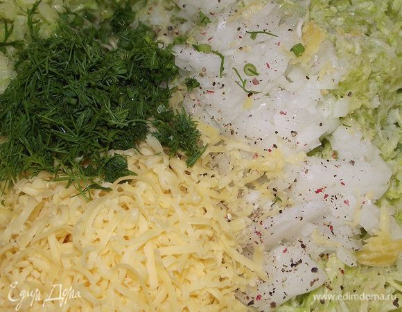 Натерла 50 гр твердого сыра и измельчила укроп
