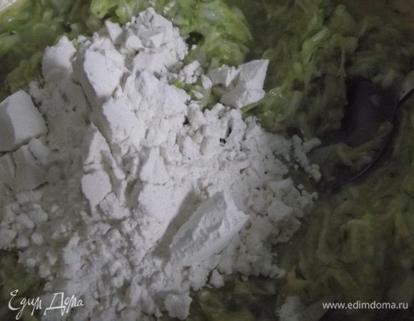 Всыпала 2 ст.л муки