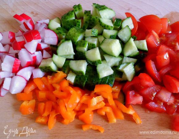 овощи режем на кусочки