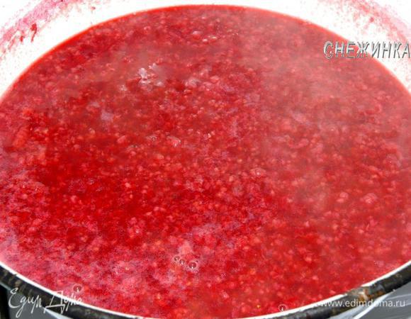 Варим с момента закипания до мягкости ягод и однородного состояния, минут 15-20.