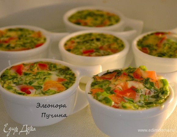 Ставлю в микроволновку на пару мин.(смотрите свои режимы или духовку),затем посыпать сыром и ещё на одну минуту в микроволновку.