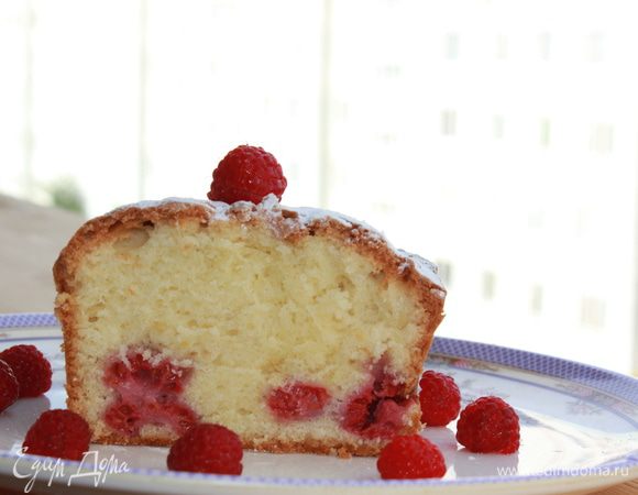 Поставить на нижний уровень духовки (духовка хорошо разогрета до 180 градусов). Выпекать 45-60 минут (в зависимости от размера формы). Я готовила несколько раз в небольших прямоугольных формах 45 минут. Возможно придется увеличить время до 1часа 10 минут, если у вас одна большая форма. Готовность проверить зубочисткой, она должна быть сухой. 