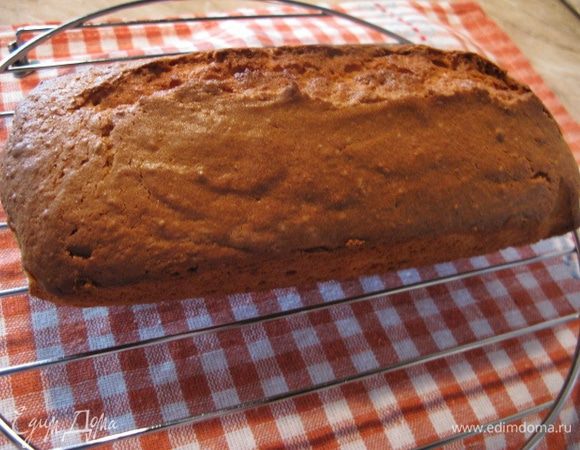 Выложить тесто в смазанную и обсыпанную мукой форму (я выложила форму смазанной бумагой для выпечки). Выпекать 170 гр. 50-60 мин. Моя прямоугольная форма стеклянная, я пекла 1ч 10мин. Если Ваша силиконовая или металлическая, будет быстрее. А еще сейчас продаются одноразавые формы и формочки, мне очень понравились. Пекла в них вот эти кексы http://www.edimdoma.ru/retsepty/44268-keksy-na-zdorovie.