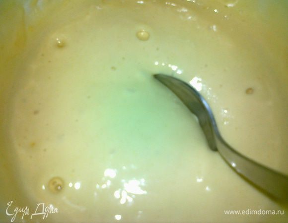 добавить муку перемешать