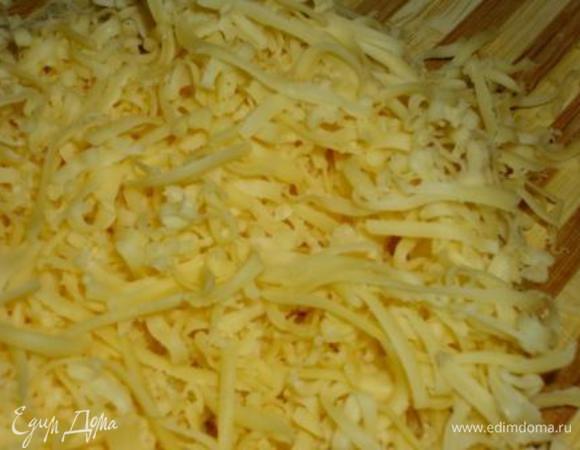 Порезать помидор и буженину, сыр натереть.
