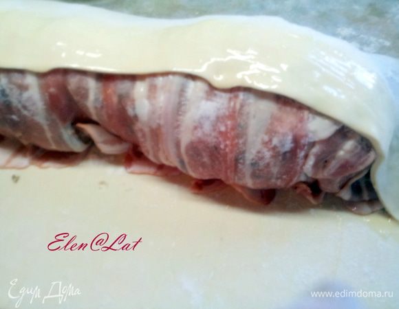 Завернуть все в тесто.