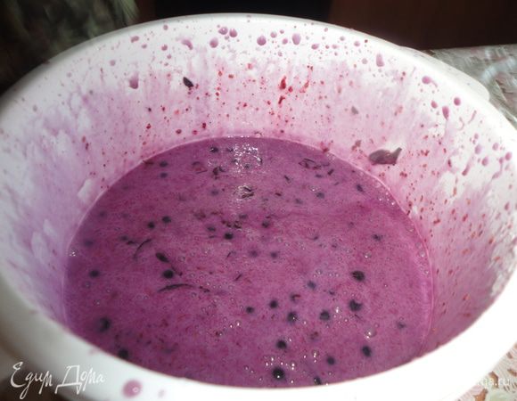 Затем чернику и все перемешать.