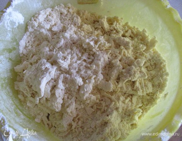 Всыпать муку и перемешать.