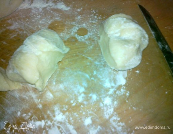 тесто поделить на кусочки