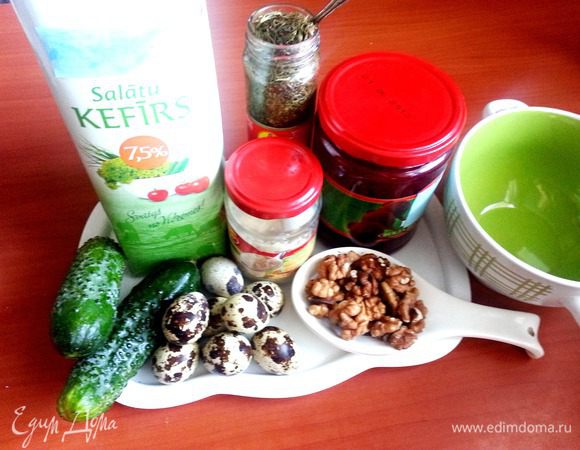 Мы очень любим свекольный холодник,поэтому маринованную тёртую свеклу берём на лето упаковку(здесь она продаётся в каждом магазине!)Но можно и самим замариновать в уксусе с солью и подержать в холодильнике!