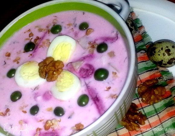 Оставляем несколько яиц для подачи каждому в порцию+орешек,зелёный горошек тоже для украшения!