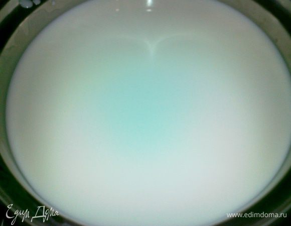 делаем сначала крем,ставим греть молоко