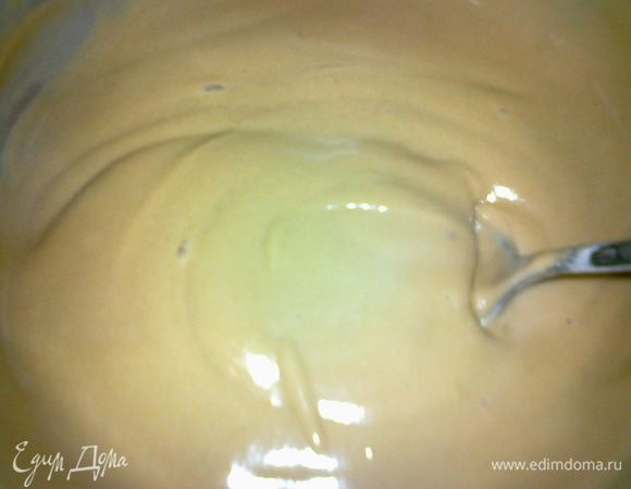 ставим на огонь постоянно помешиваем начнет густеть сразу снимаем