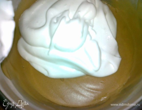 теперь вводим белки в крем