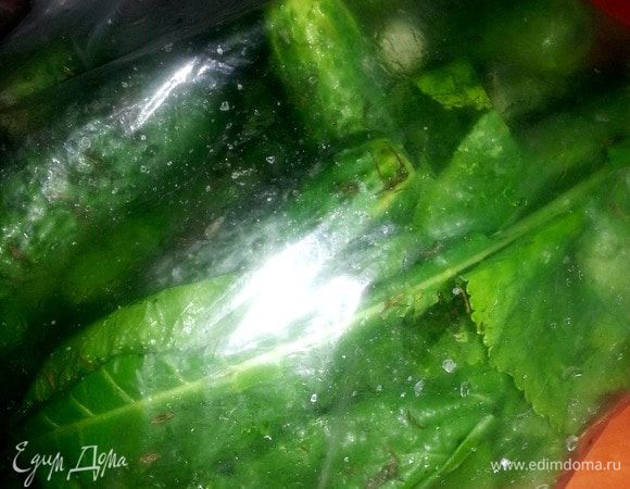 Завязываем пакет и начинаем его трясти! Следим,чтобы всё хорошо перемешалось...