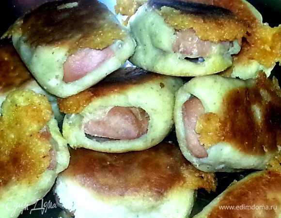 Если в доме нет сосисок-можно запечь половинки сарделек или даже дольки колбасы!