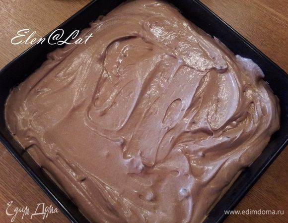 Тесто выложить в квадратную форму( у меня 23х23)смазанную маслом.