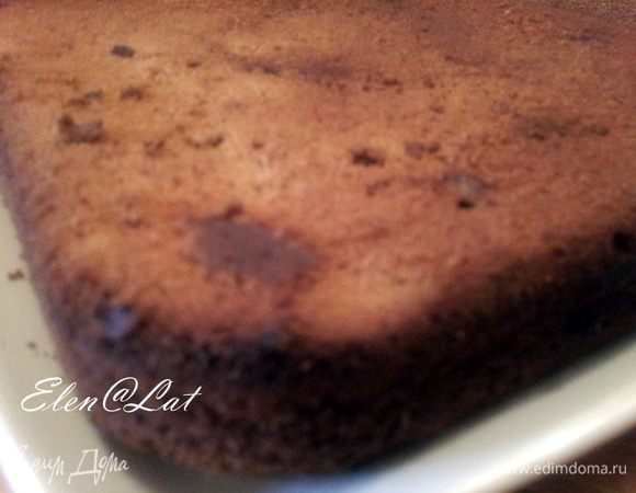 Выпекать в разогретой до 180С, духовке, примерно 30 минут. Готовность проверить деревянной шпажкой.
Охладить не вынимая из формы.