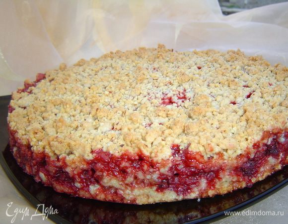 Пирог достать из формы через 15-20 минут, дать полностью остыть и по желанию посыпать сахарной пудрой.
Приятного аппетита!